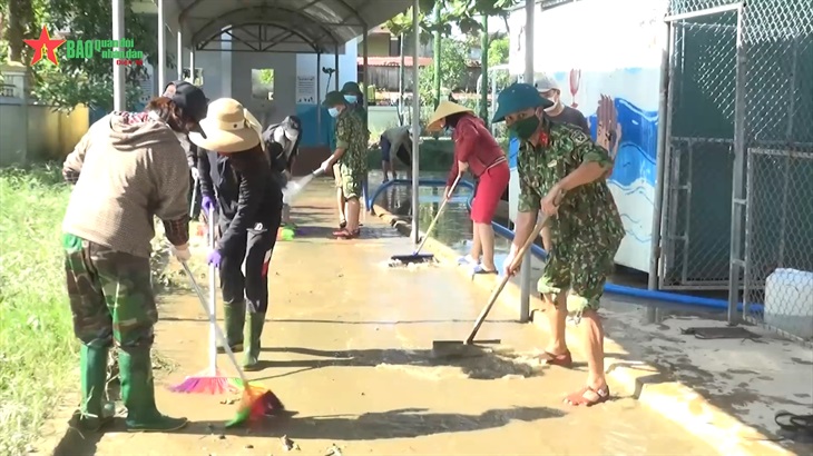 Nước mắt trào dâng bởi ân tình của bộ đội