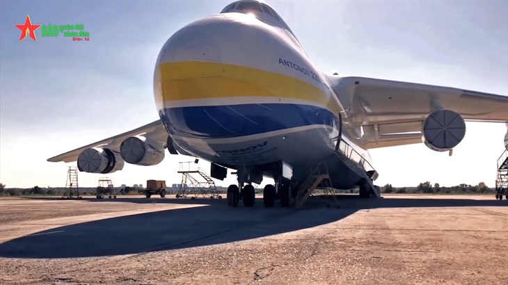AN-225 Mriya - Máy bay vận tải chiến lược lớn nhất trên thế giới