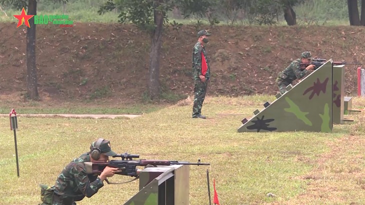 Trên bãi tập của những ngôi sao bắn tỉa