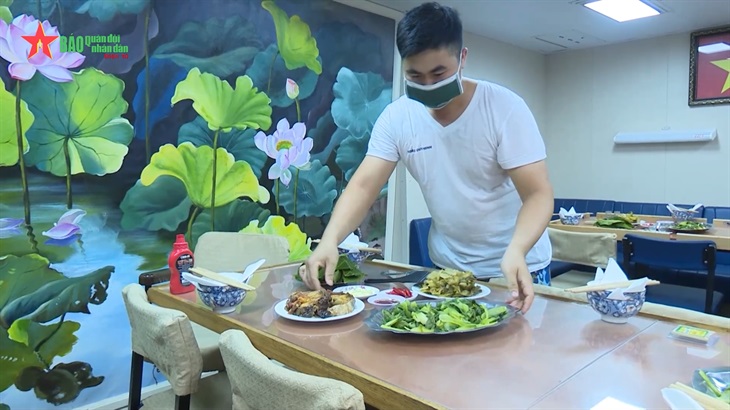 Tiếp sức cho các tuyển thủ trên chiến hạm