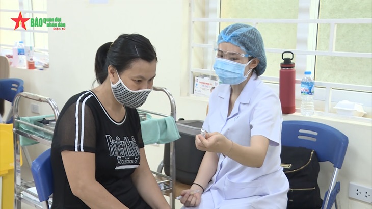 Đưa vaccine đến với nhân dân