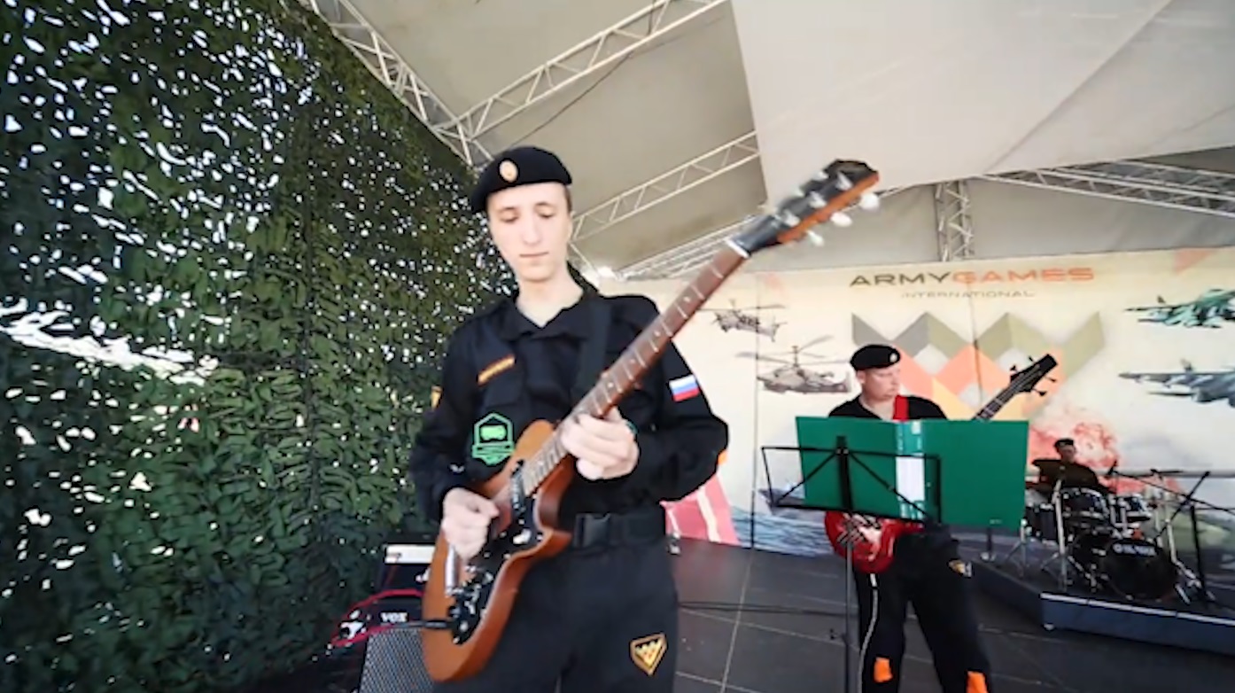 Bài hát sôi động cổ vũ Army Games