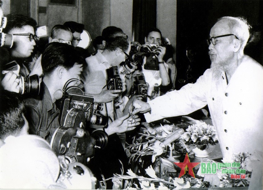 Ngày này năm xưa 21-10-1946: Bác Hồ đã căn dặn gì với báo chí khi đấu tranh?