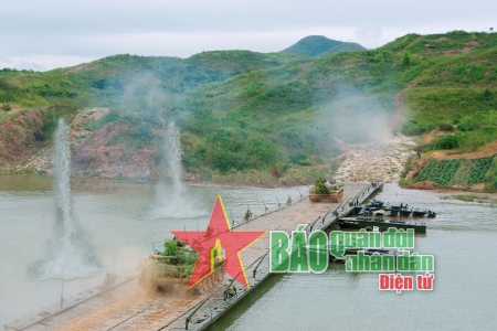 Quân đoàn 2 diễn tập bắn đạn thật diệt địch đột nhập trận địa