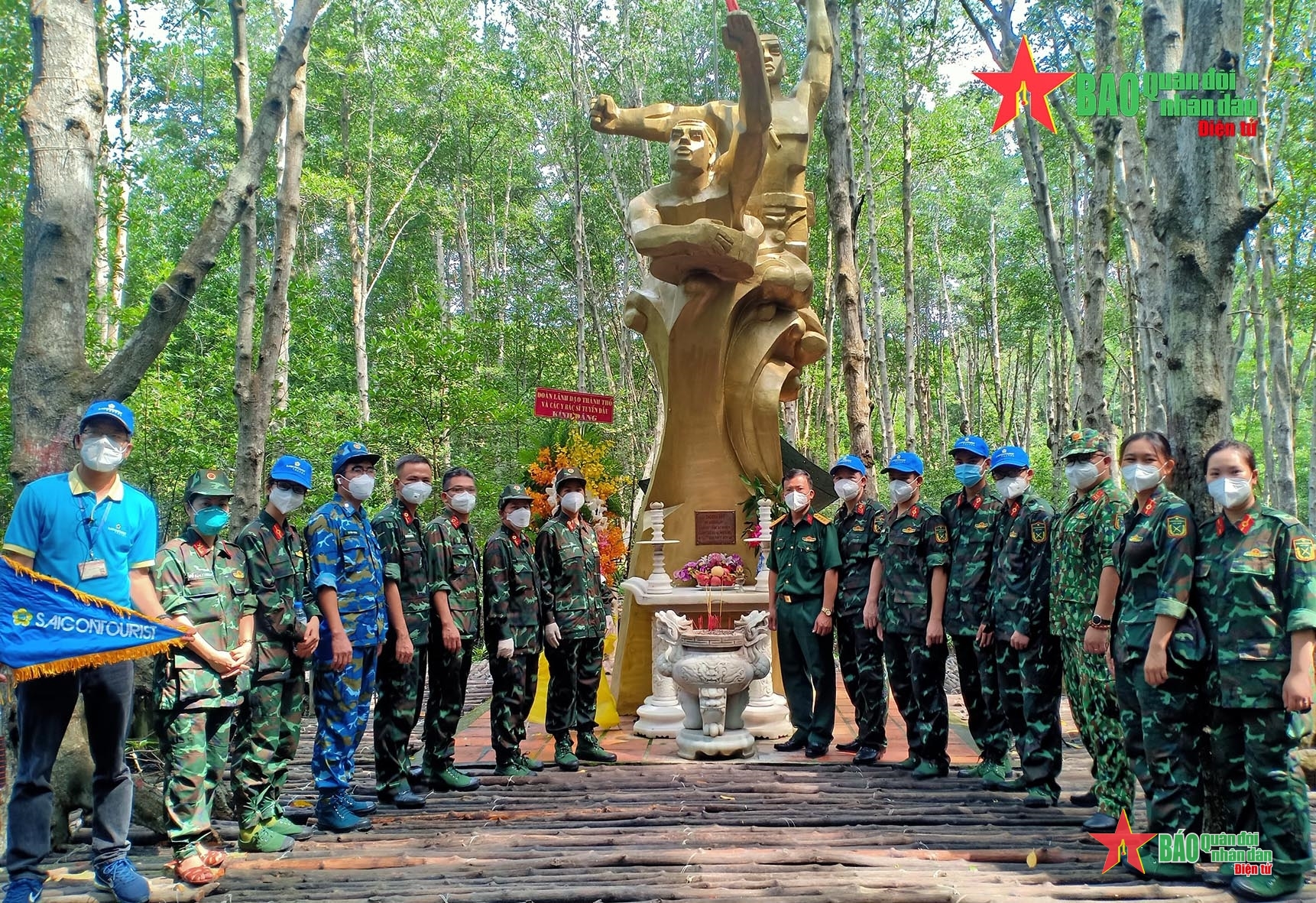 Chiến sĩ quân y trải nghiệm du lịch ở “vùng xanh”