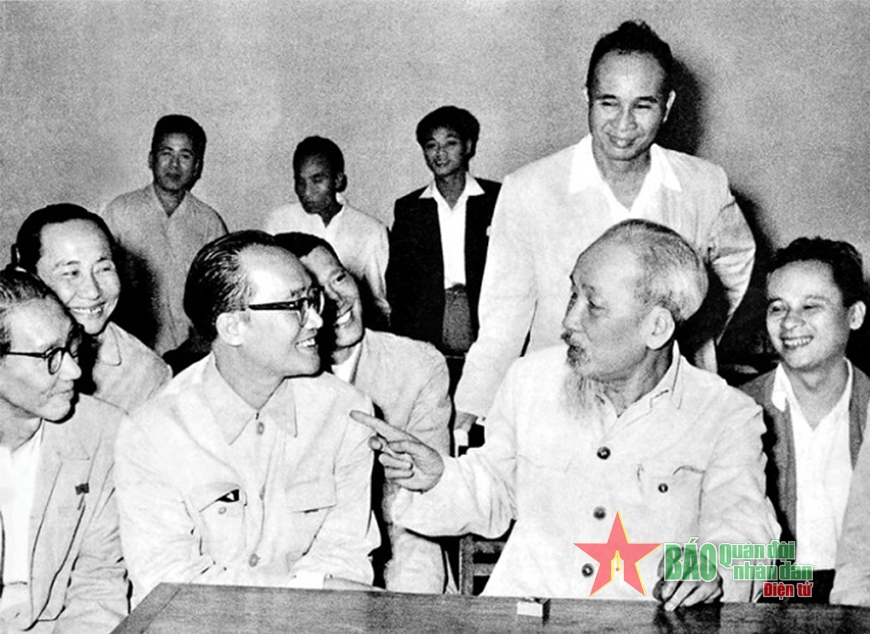 Ngày này năm xưa: Ngày 26-10: Bác căn dặn cán bộ phải làm gương trong việc tự phê bình và phê bình