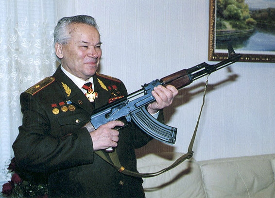 Ngày này năm xưa: Ngày 10-11 và câu chuyện về “cha đẻ” súng AK-47