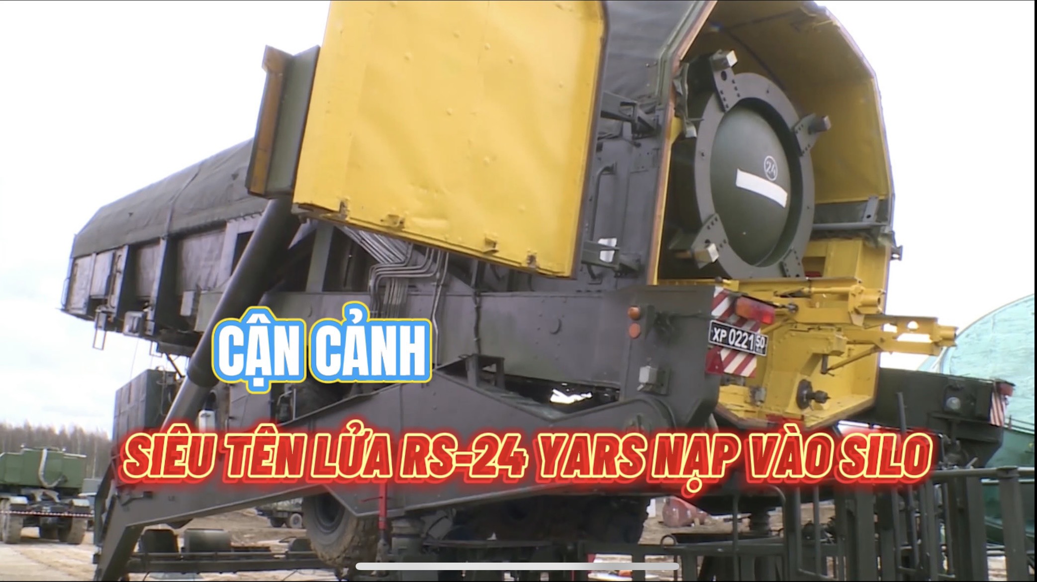 Cận cảnh tên lửa đạn đạo liên lục địa (ICBM) Yars của Nga được nạp vào ống phóng silo