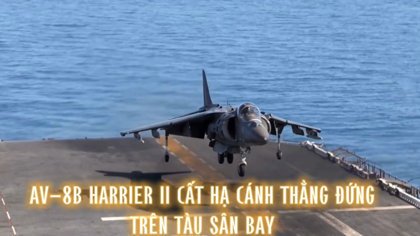 Xem AV-8B Harrier II cất hạ cánh thẳng đứng trên tàu sân bay