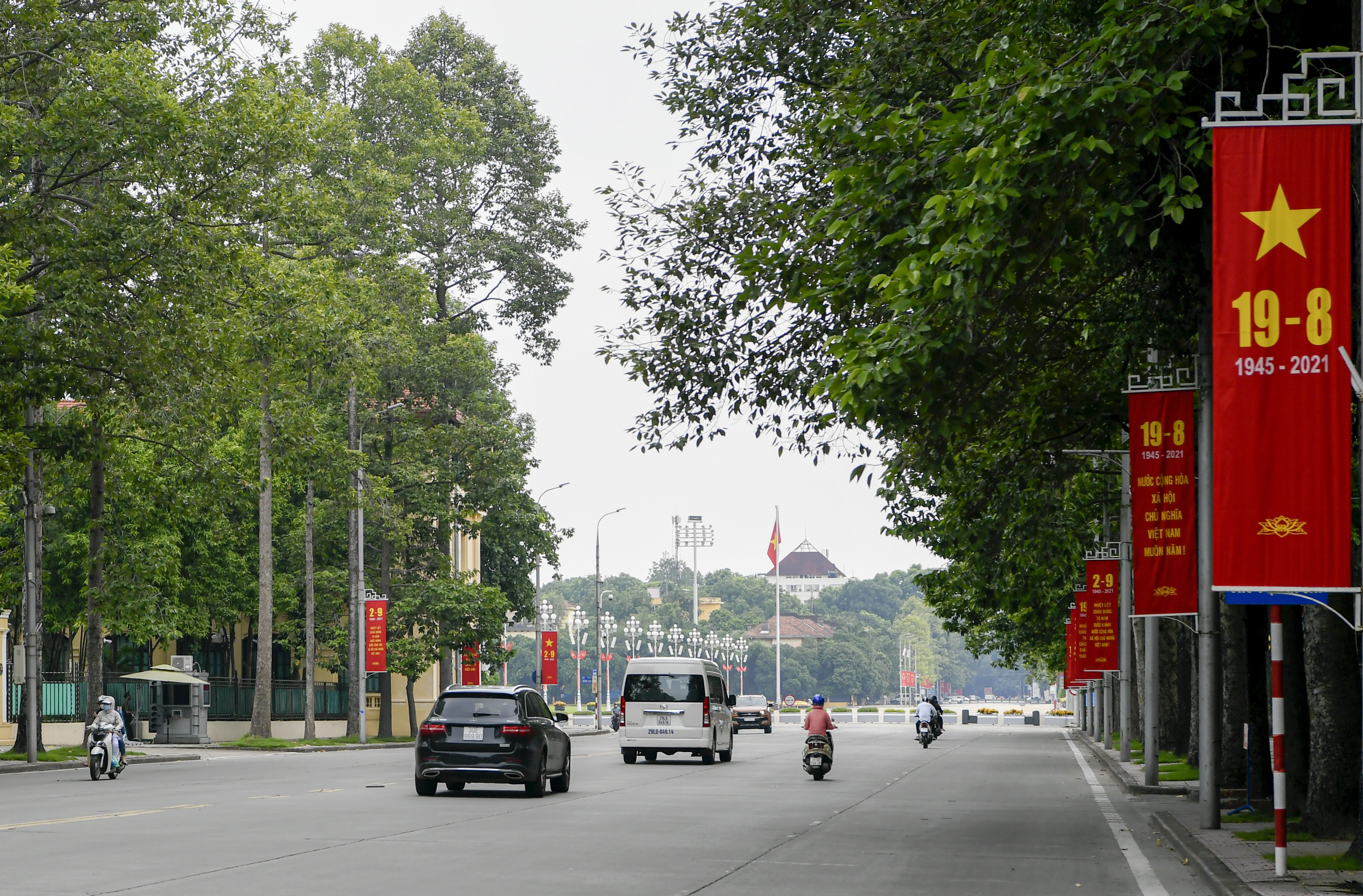 Thủ đô Hà Nội rực đỏ sắc cờ mừng Ngày Quốc khánh