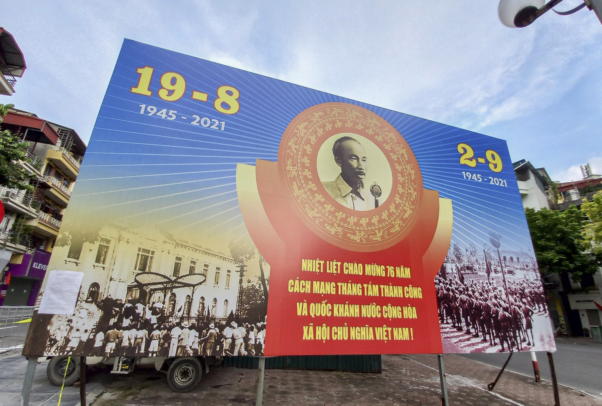 Thủ đô Hà Nội rực đỏ sắc cờ mừng Ngày Quốc khánh