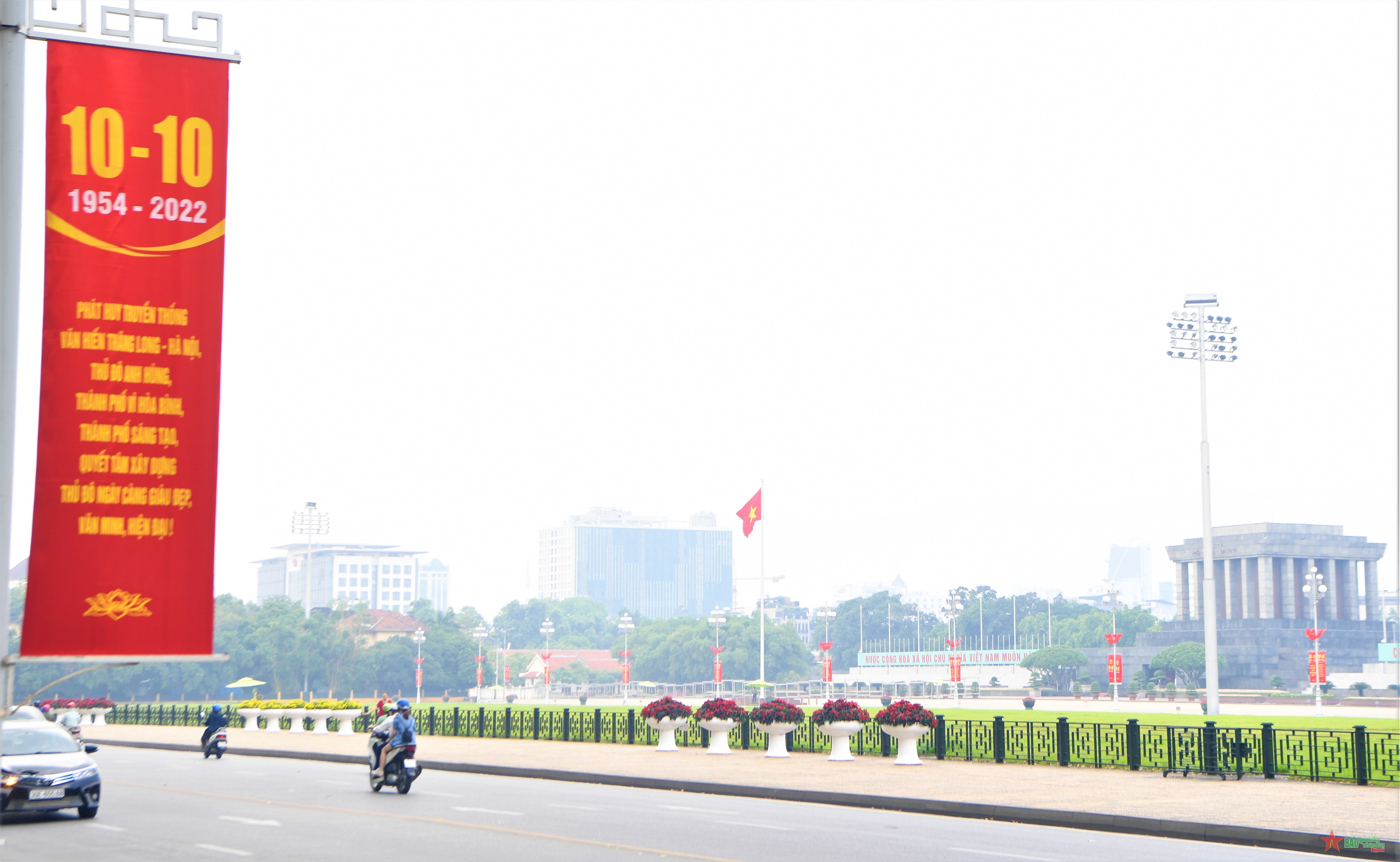 Hà Nội rực rỡ cờ hoa chào mừng Ngày Giải phóng Thủ đô 