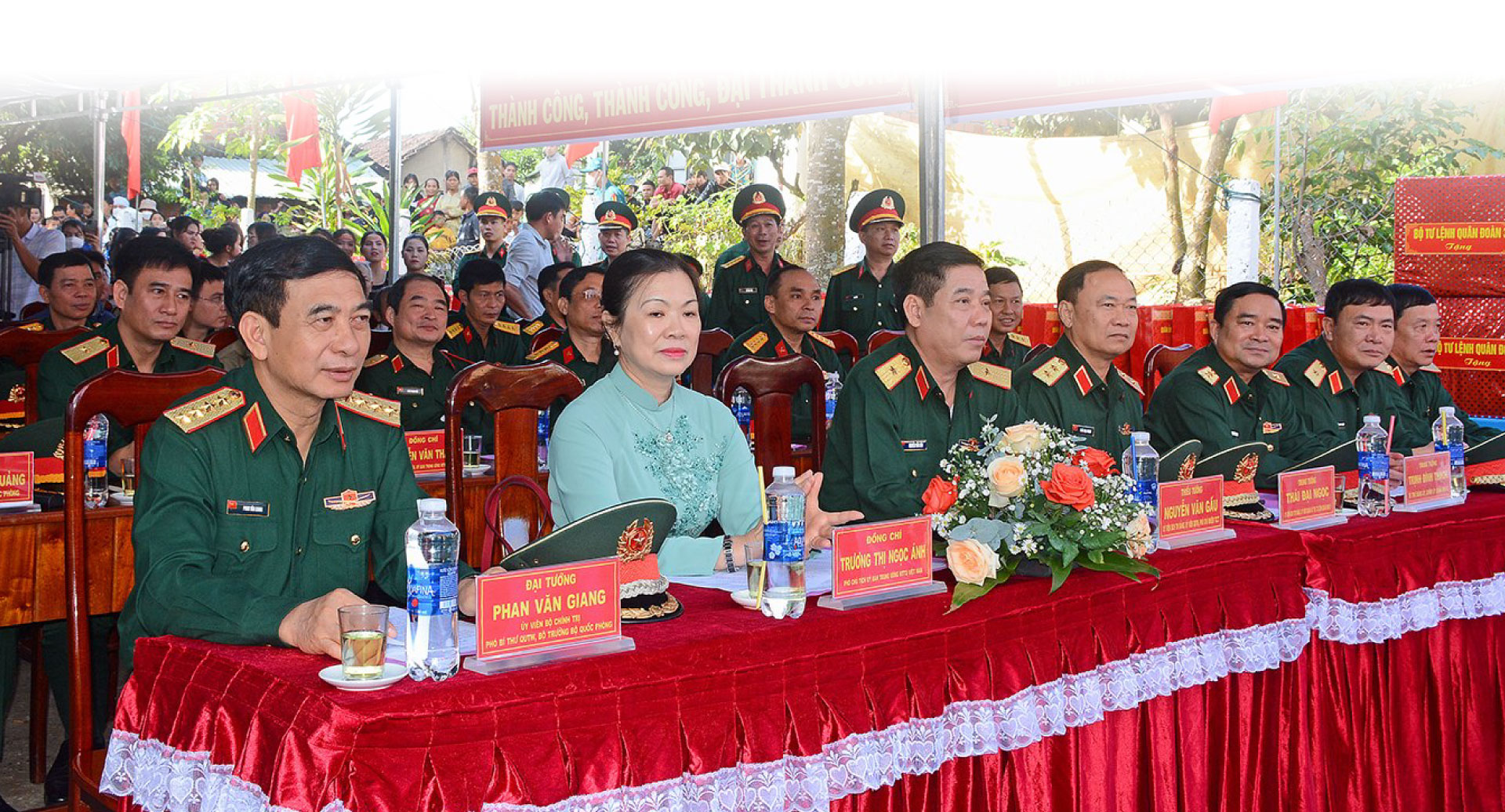 Đại tướng Phan Văn Giang dự Ngày hội đại đoàn kết toàn dân tộc tại Kon Tum