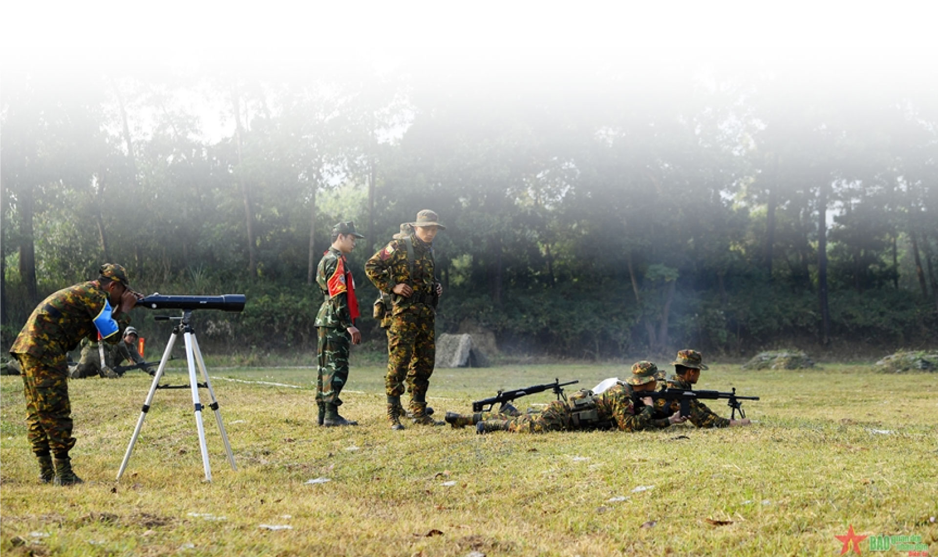 AARM-30: Các xạ thủ ASEAN thể hiện tinh thần đồng đội trên thao trường