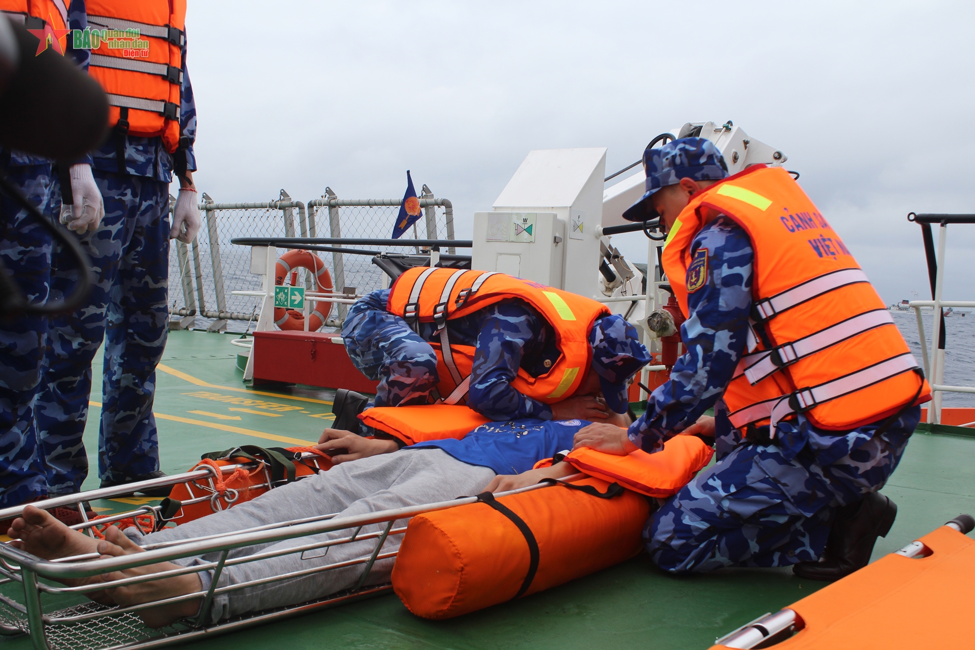 Cảnh sát biển Việt Nam phối hợp tuần tra, xử lý tình huống trên biển