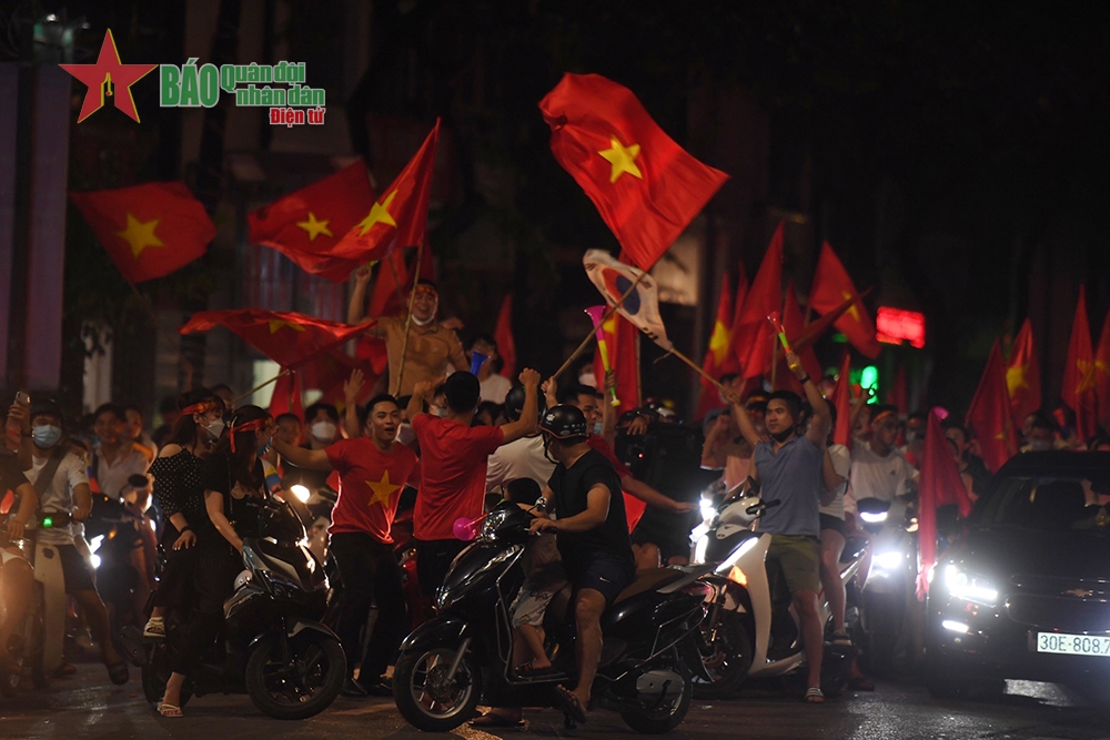 Cả nước tưng bừng mừng chiến thắng của U23 Việt Nam