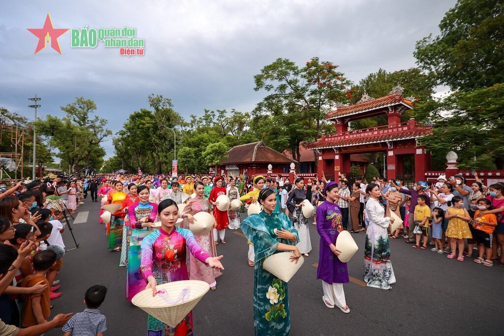 Festival Huế 2022: Tưng bừng phô diễn các sắc màu văn hóa