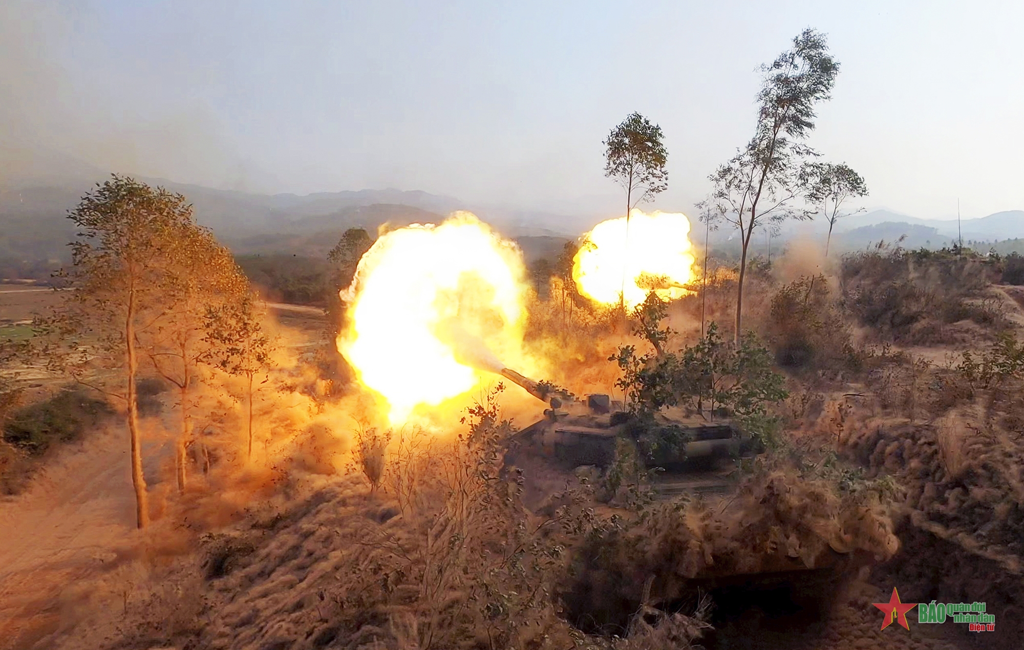 View - 	Quân đoàn 12 tinh, gọn, mạnh: Không để Tổ quốc bị bất ngờ trong mọi tình huống