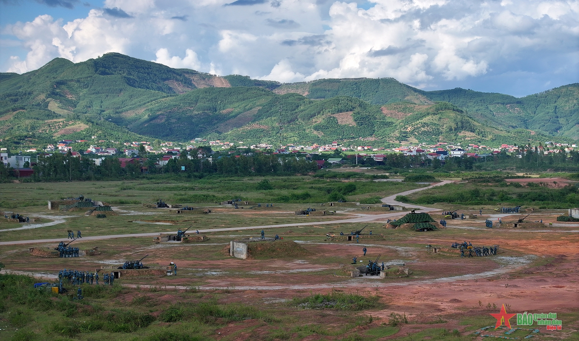 View - 	Thao luyện của bộ đội phòng không