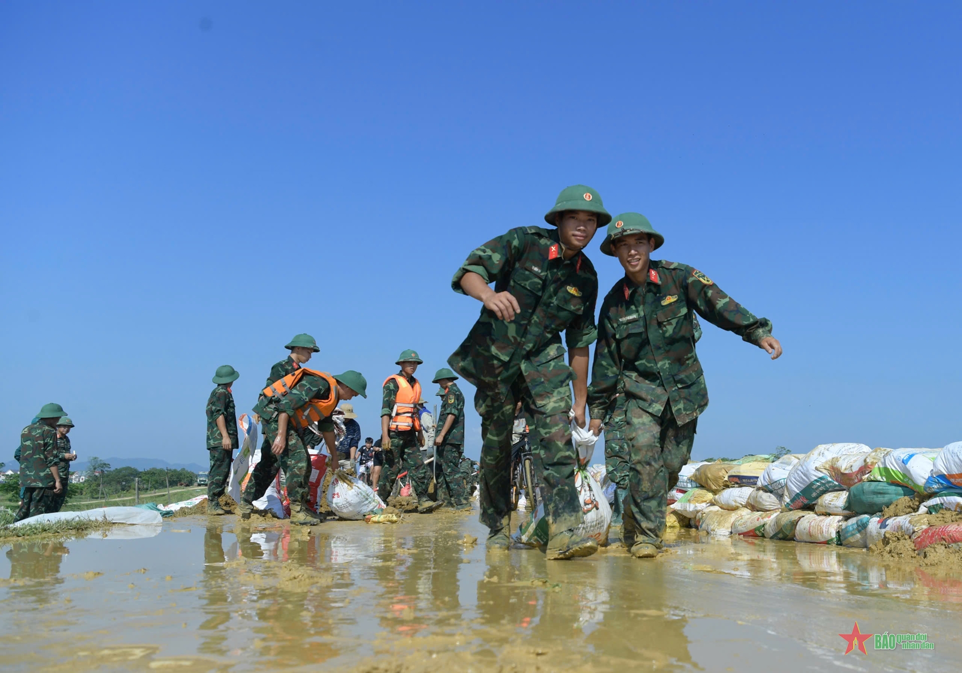 Thanh niên quân đội: Sẵn sàng xung kích tuyến đầu