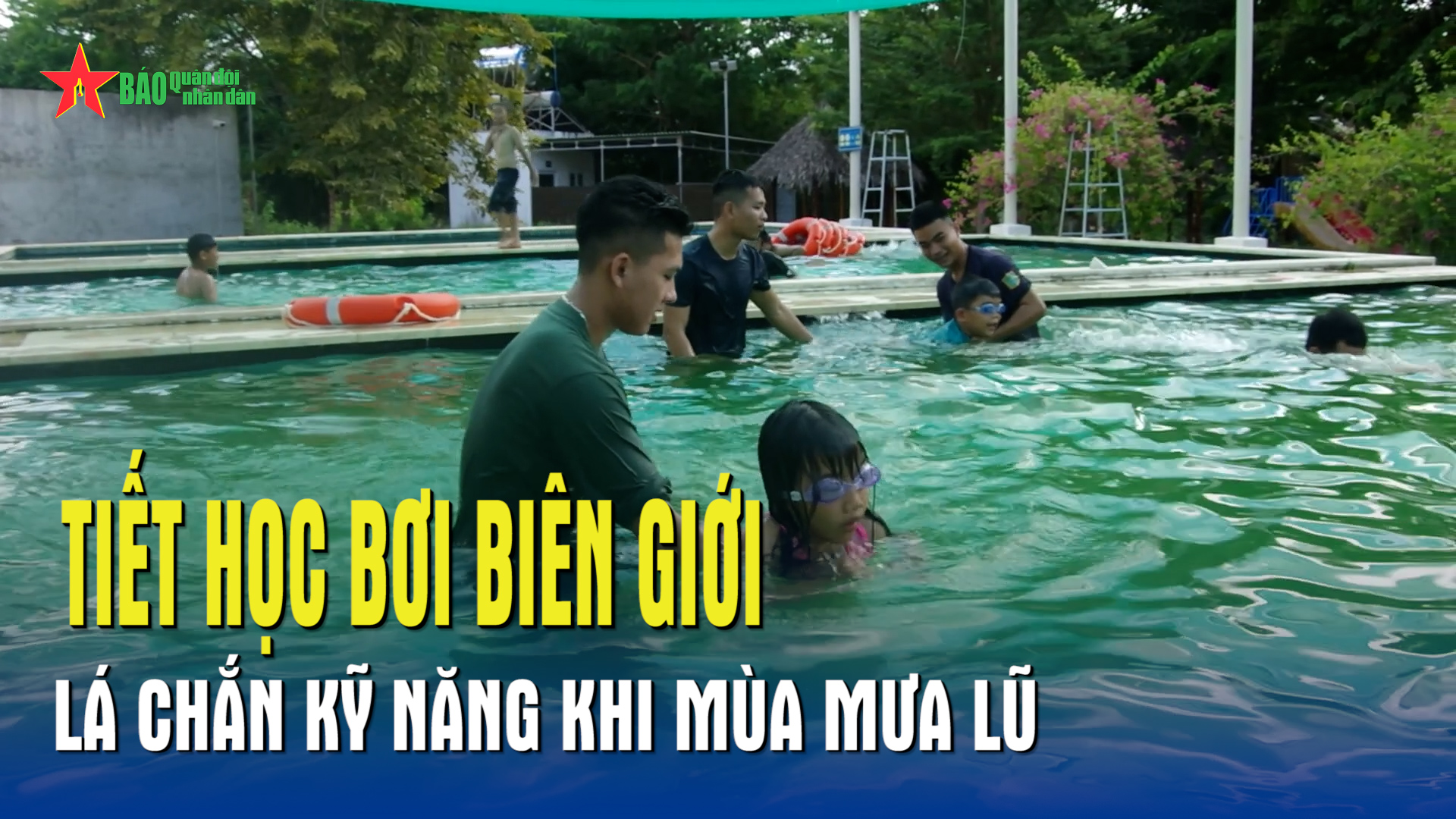 Tiết học bơi biên giới – lá chắn kỹ năng khi mùa mưa lũ