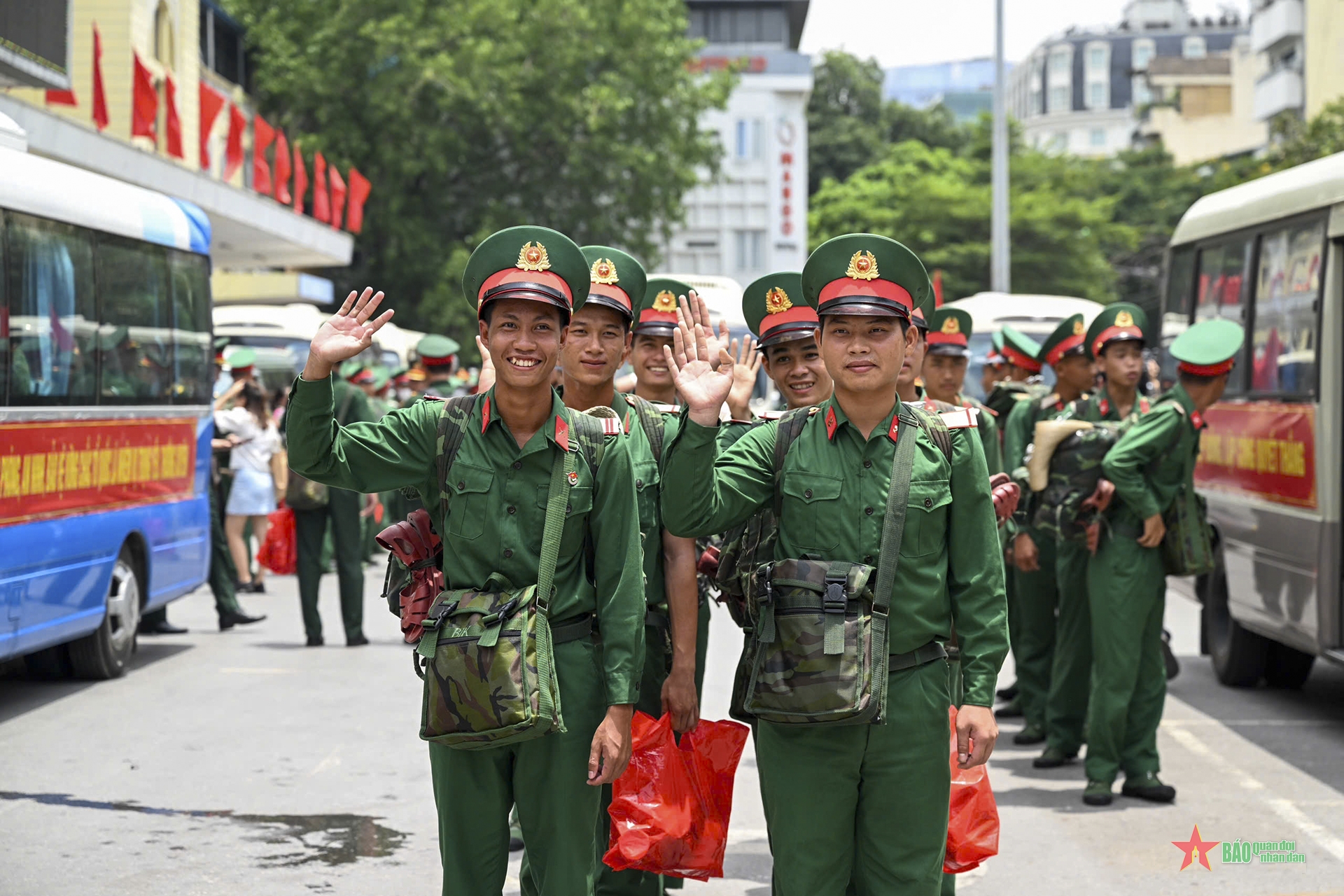Hà Nội đón các đoàn tham gia diễu binh, diễu hành kỷ niệm 80 năm Quốc khánh
