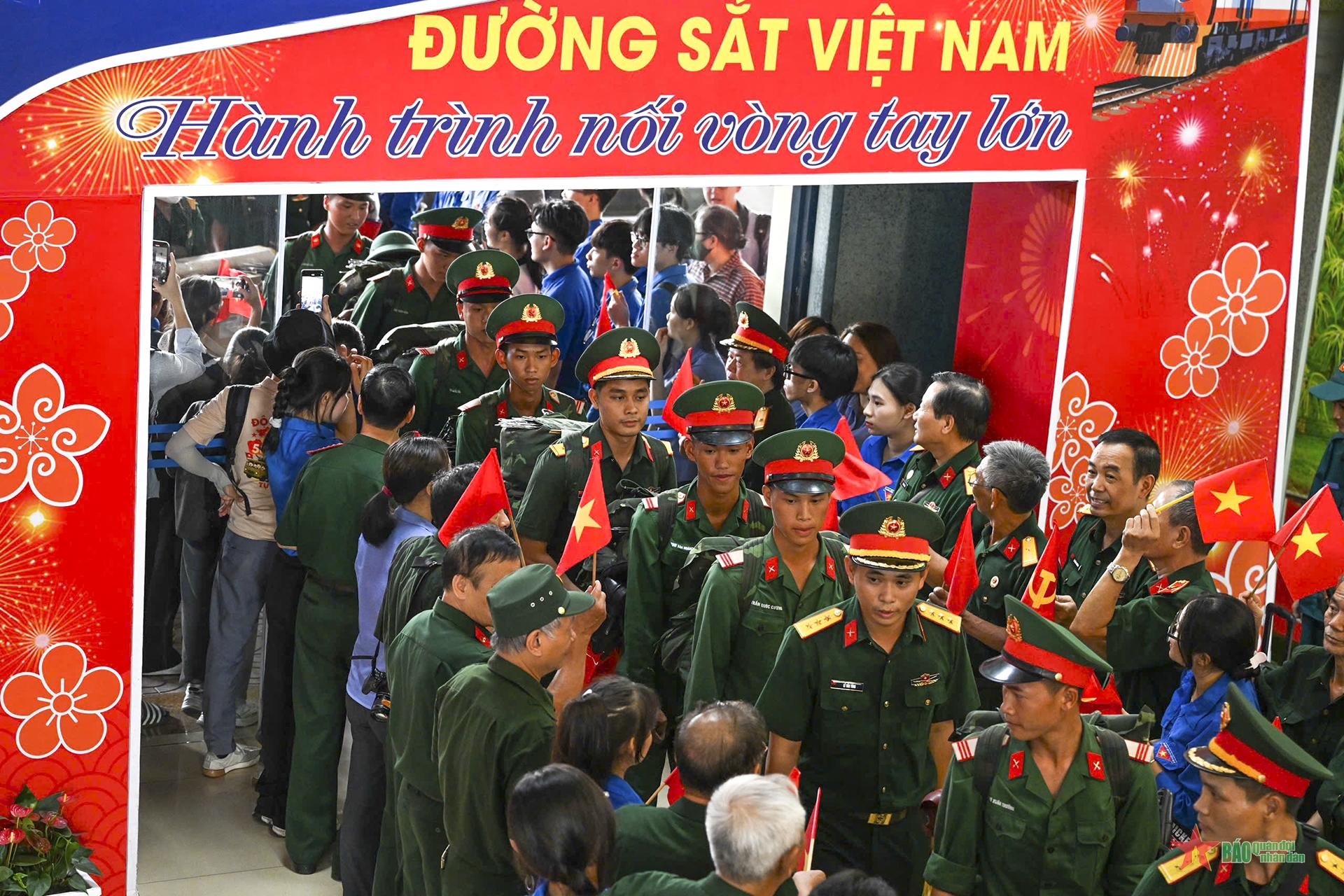 Hà Nội đón các đoàn tham gia diễu binh, diễu hành kỷ niệm 80 năm Quốc khánh