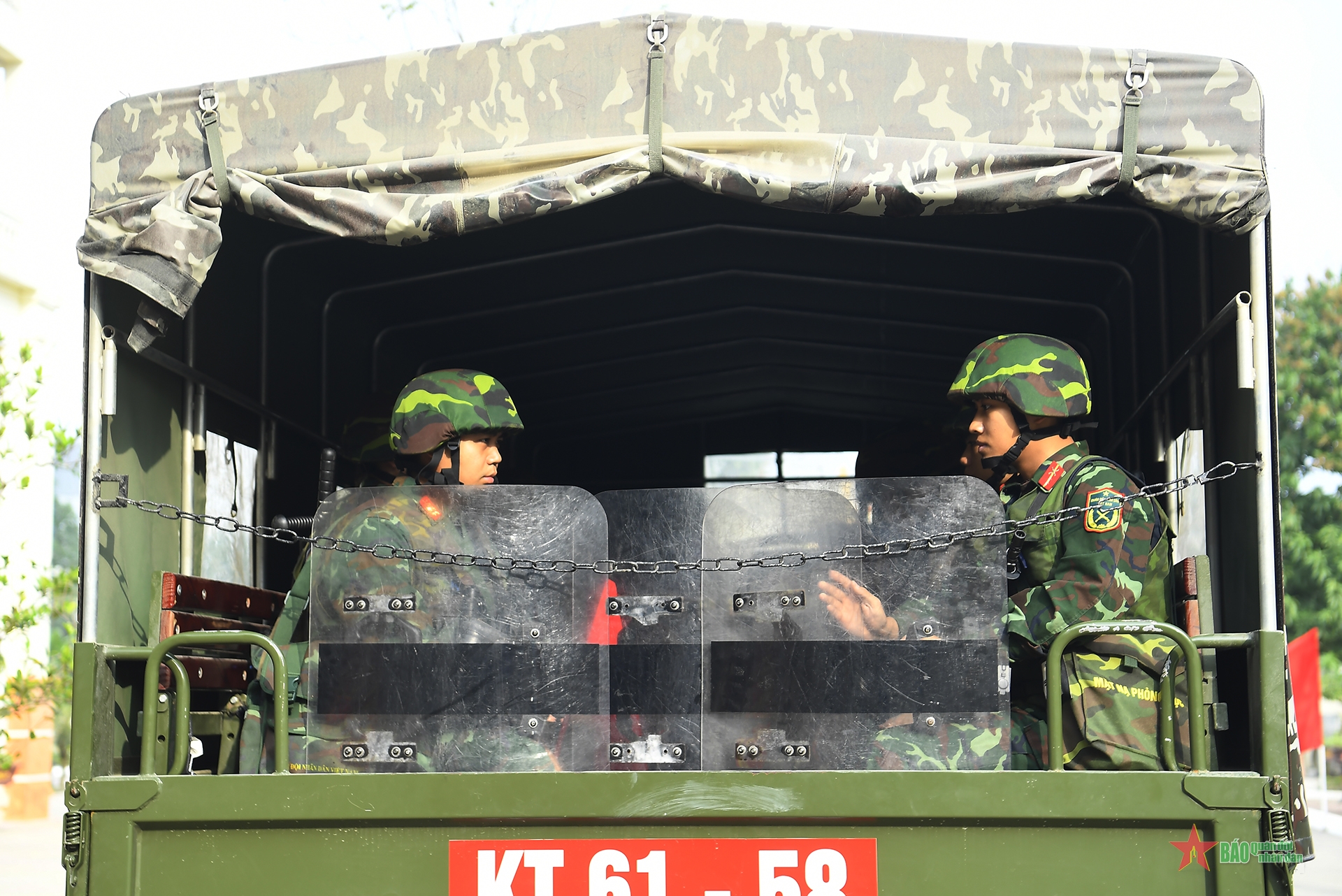 Sẵn sàng chiến đấu góp phần bảo vệ thành công Đại hội Đảng lần thứ XIV