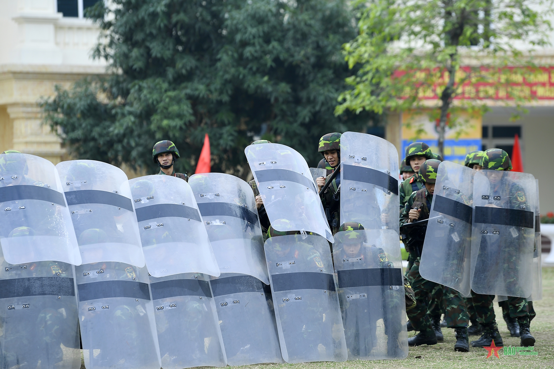 Sẵn sàng chiến đấu góp phần bảo vệ thành công Đại hội Đảng lần thứ XIV