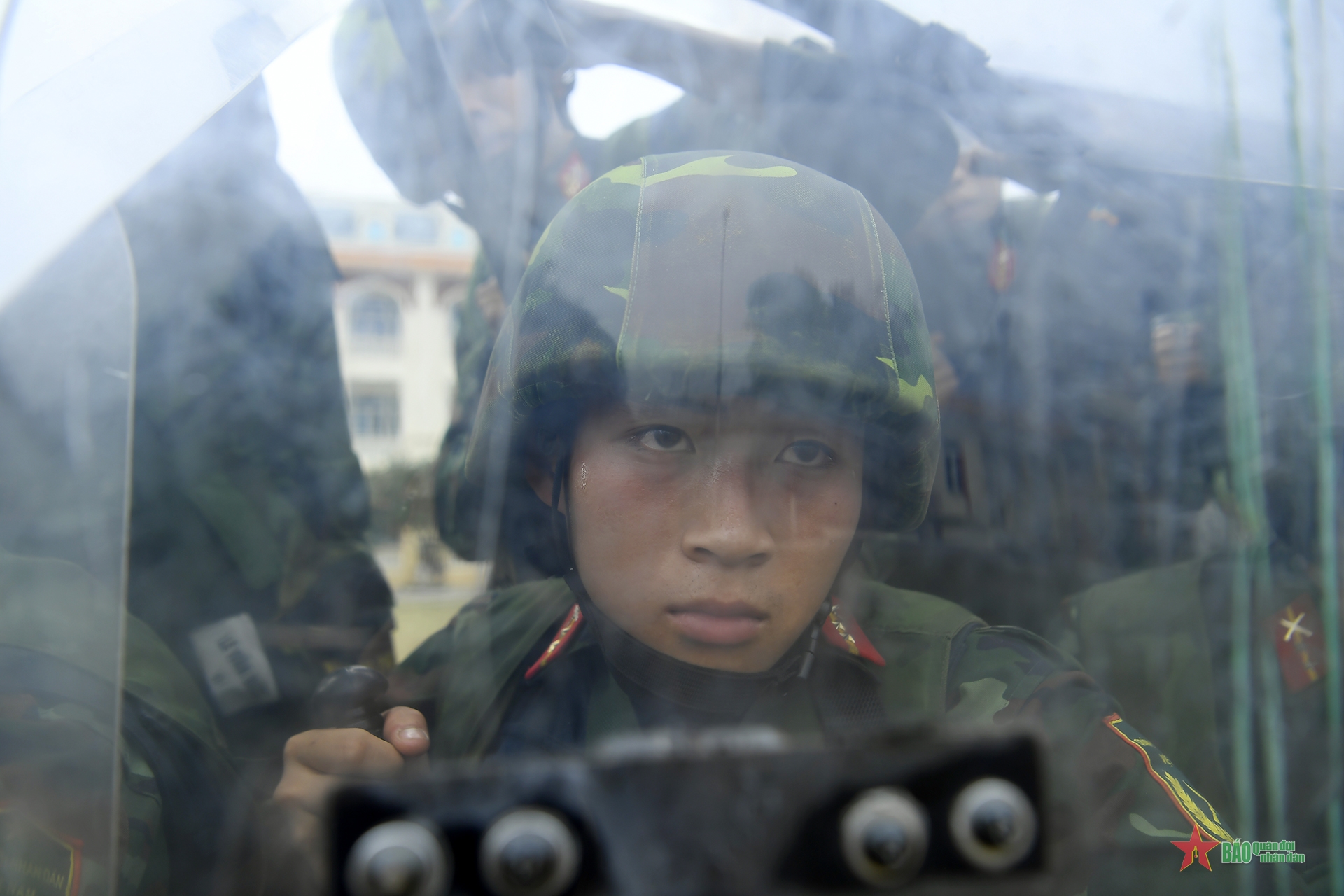 Sẵn sàng chiến đấu góp phần bảo vệ thành công Đại hội Đảng lần thứ XIV