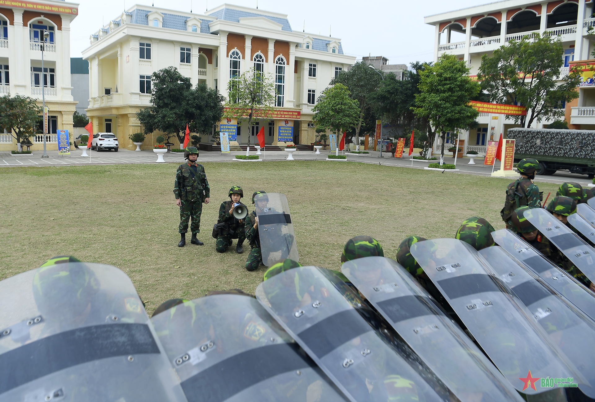 Sẵn sàng chiến đấu góp phần bảo vệ thành công Đại hội Đảng lần thứ XIV