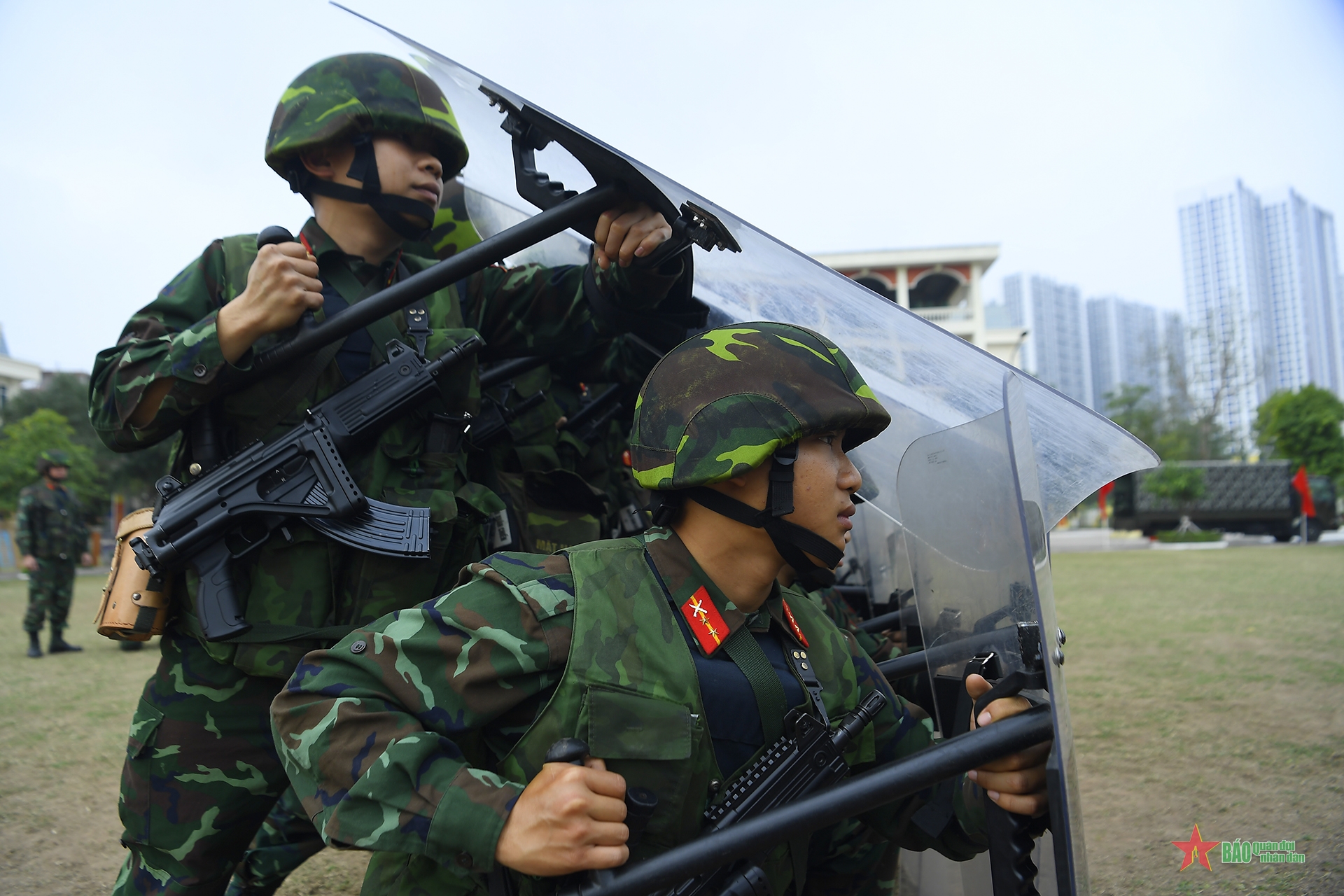 Sẵn sàng chiến đấu góp phần bảo vệ thành công Đại hội Đảng lần thứ XIV