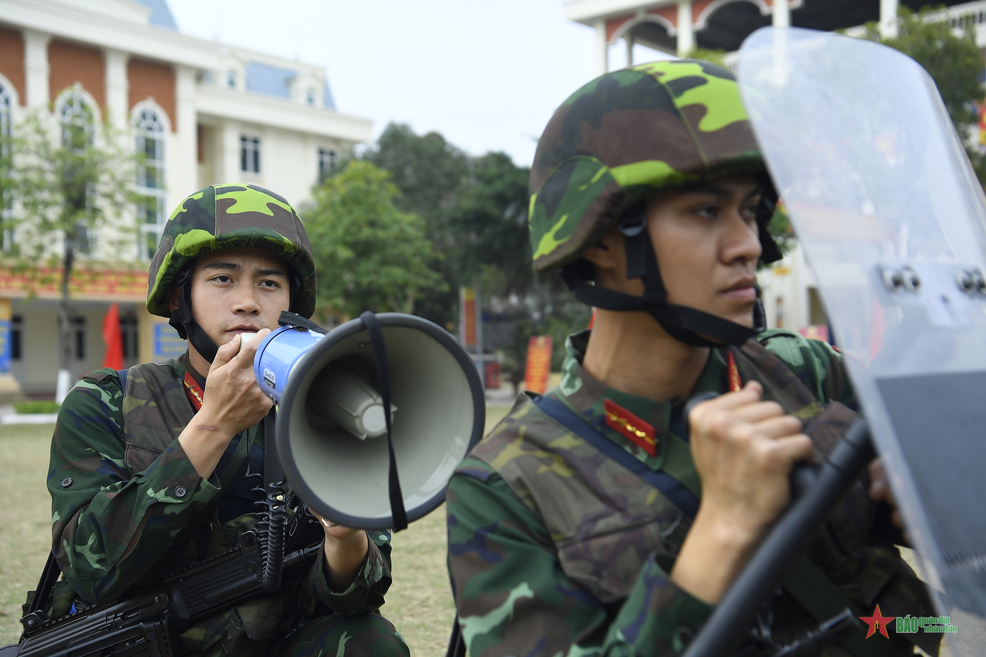 Sẵn sàng chiến đấu góp phần bảo vệ thành công Đại hội Đảng lần thứ XIV