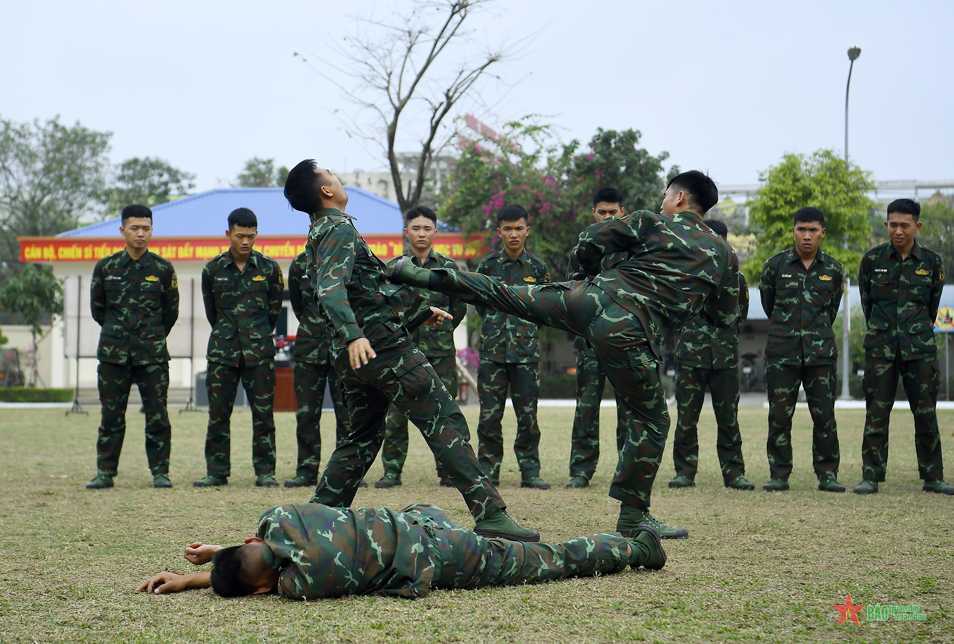 Sẵn sàng chiến đấu góp phần bảo vệ thành công Đại hội Đảng lần thứ XIV