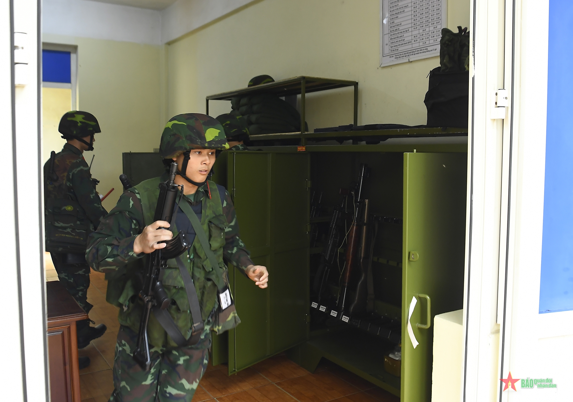 Sẵn sàng chiến đấu góp phần bảo vệ thành công Đại hội Đảng lần thứ XIV