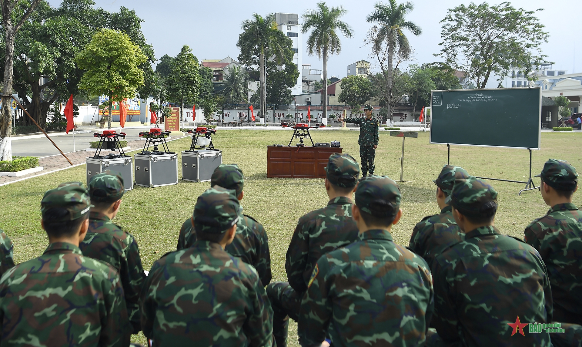 Sẵn sàng chiến đấu góp phần bảo vệ thành công Đại hội Đảng lần thứ XIV