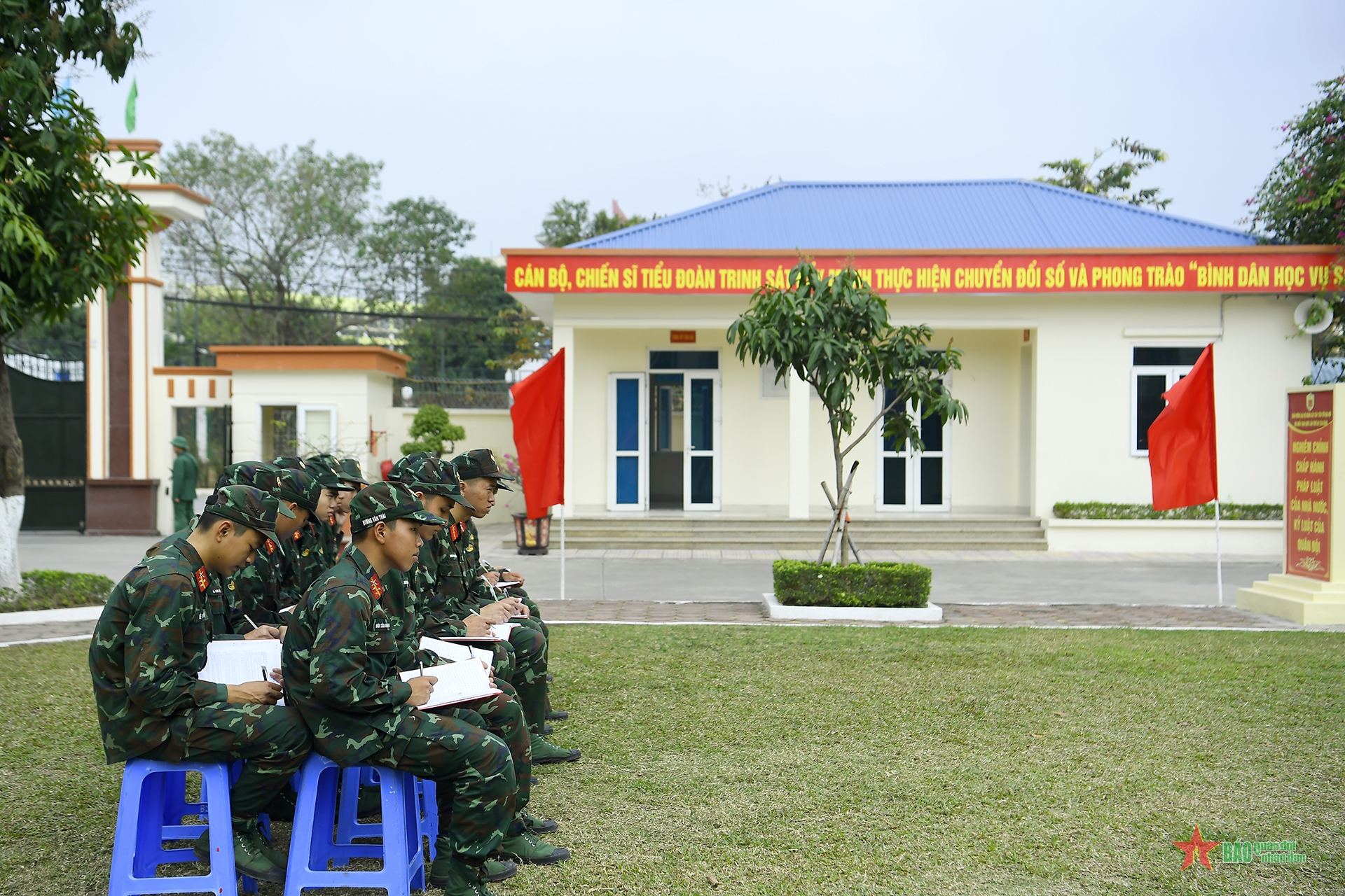 Sẵn sàng chiến đấu góp phần bảo vệ thành công Đại hội Đảng lần thứ XIV