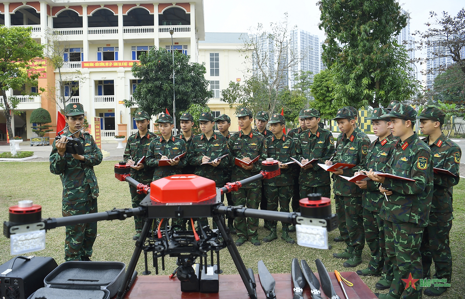 Sẵn sàng chiến đấu góp phần bảo vệ thành công Đại hội Đảng lần thứ XIV