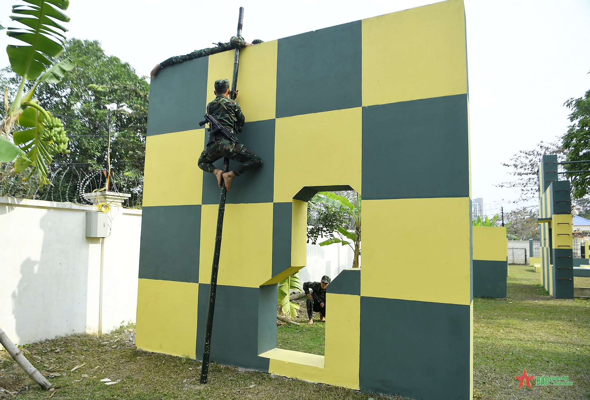 Sẵn sàng chiến đấu góp phần bảo vệ thành công Đại hội Đảng lần thứ XIV