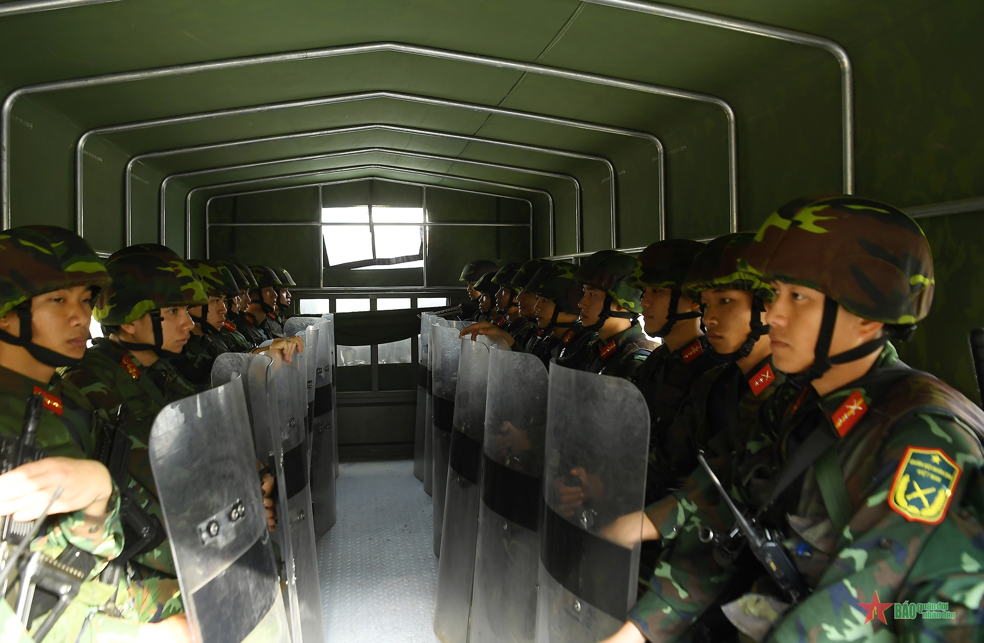 Sẵn sàng chiến đấu góp phần bảo vệ thành công Đại hội Đảng lần thứ XIV