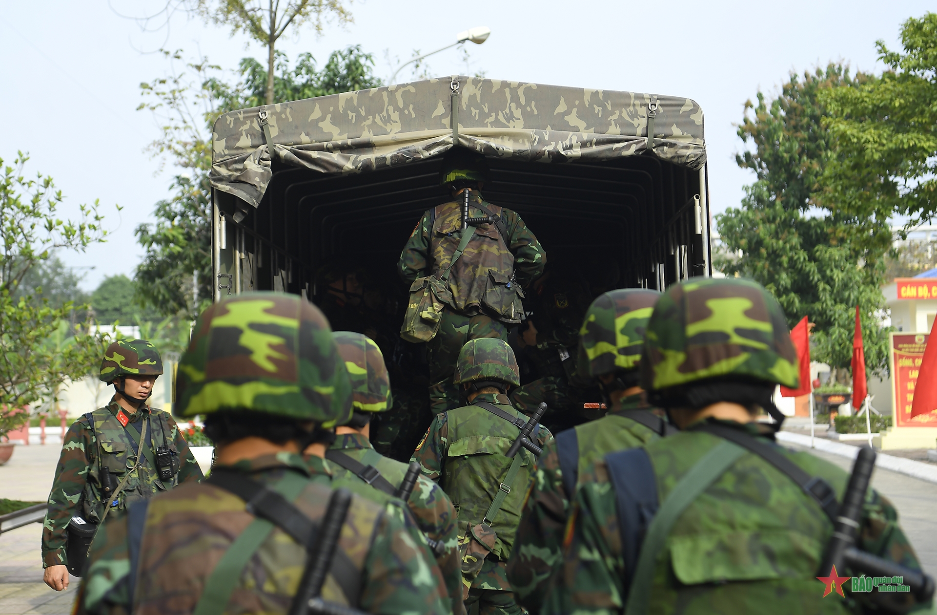 Sẵn sàng chiến đấu góp phần bảo vệ thành công Đại hội Đảng lần thứ XIV