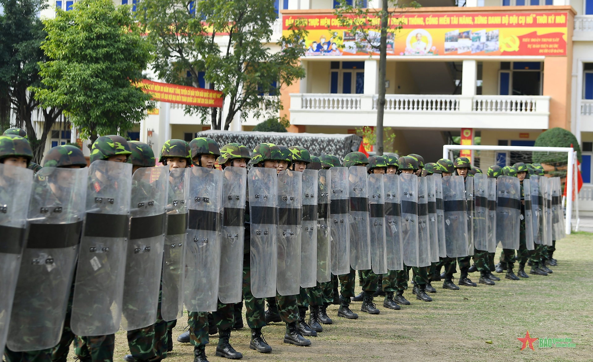 Sẵn sàng chiến đấu góp phần bảo vệ thành công Đại hội Đảng lần thứ XIV