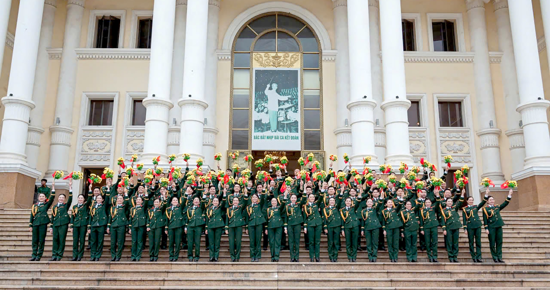 Nghệ sĩ Nhân dân Hồng Hạnh: Hát về Đảng, Bác Hồ và nhân dân bằng cả trái tim