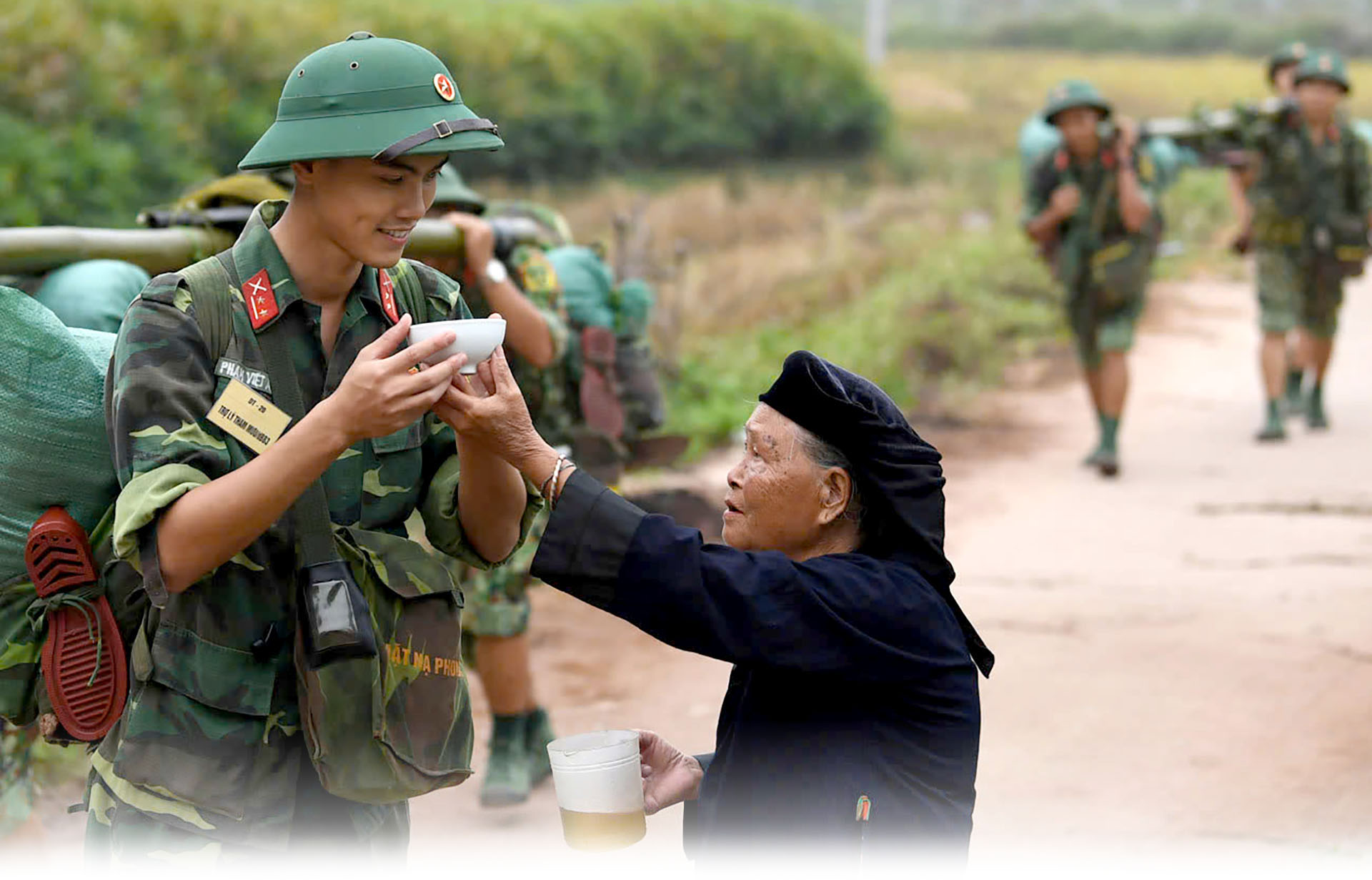 Quán triệt các nghị quyết của Đảng, xây dựng Quân đội nhân dân Việt Nam vững mạnh về chính trị