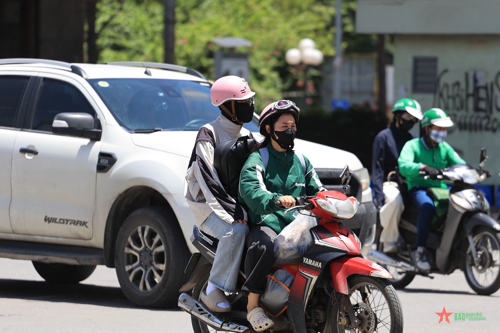 Mưu sinh dưới cái nóng oi ả của Thủ đô