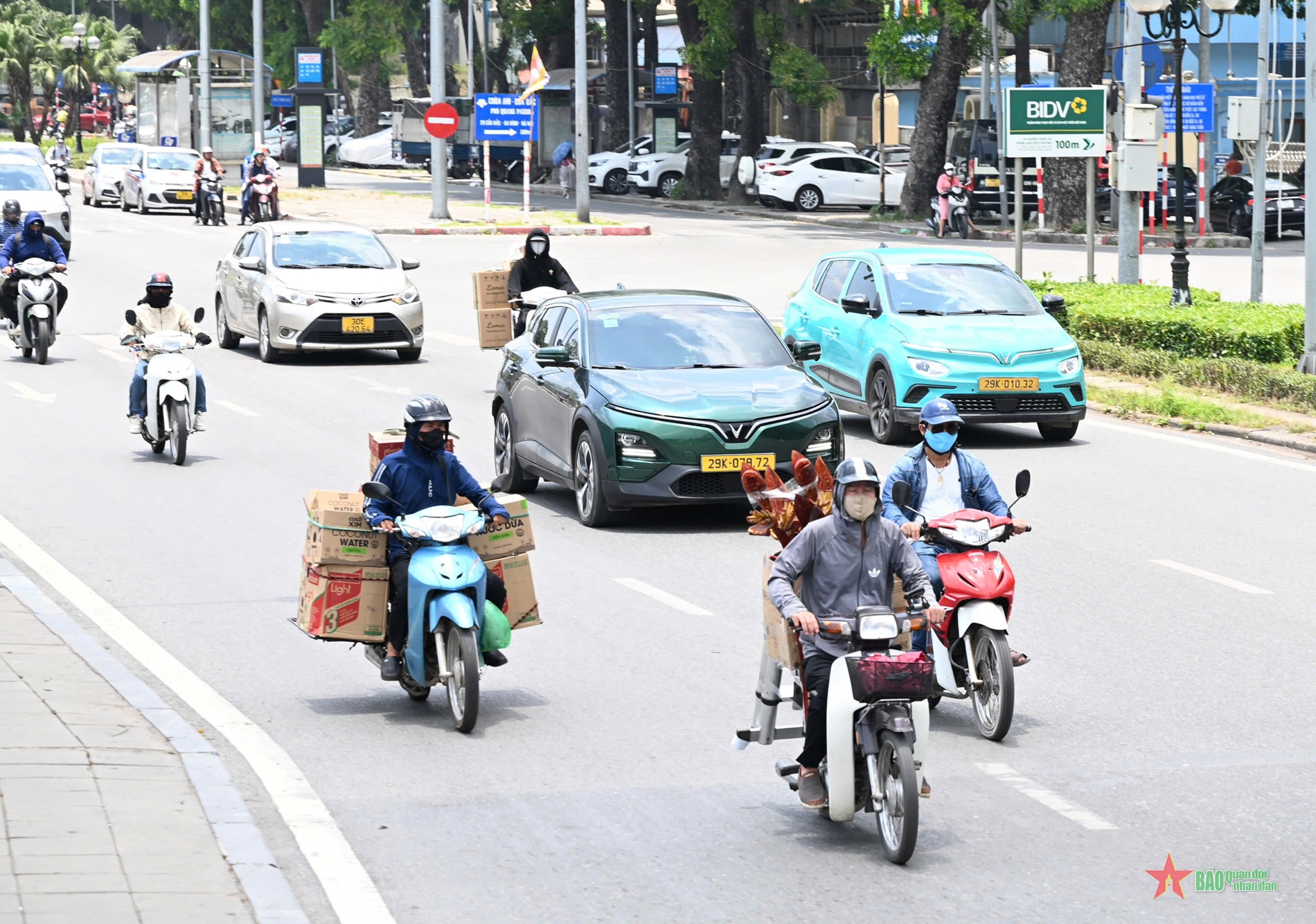 Mưu sinh dưới cái nóng oi ả của Thủ đô