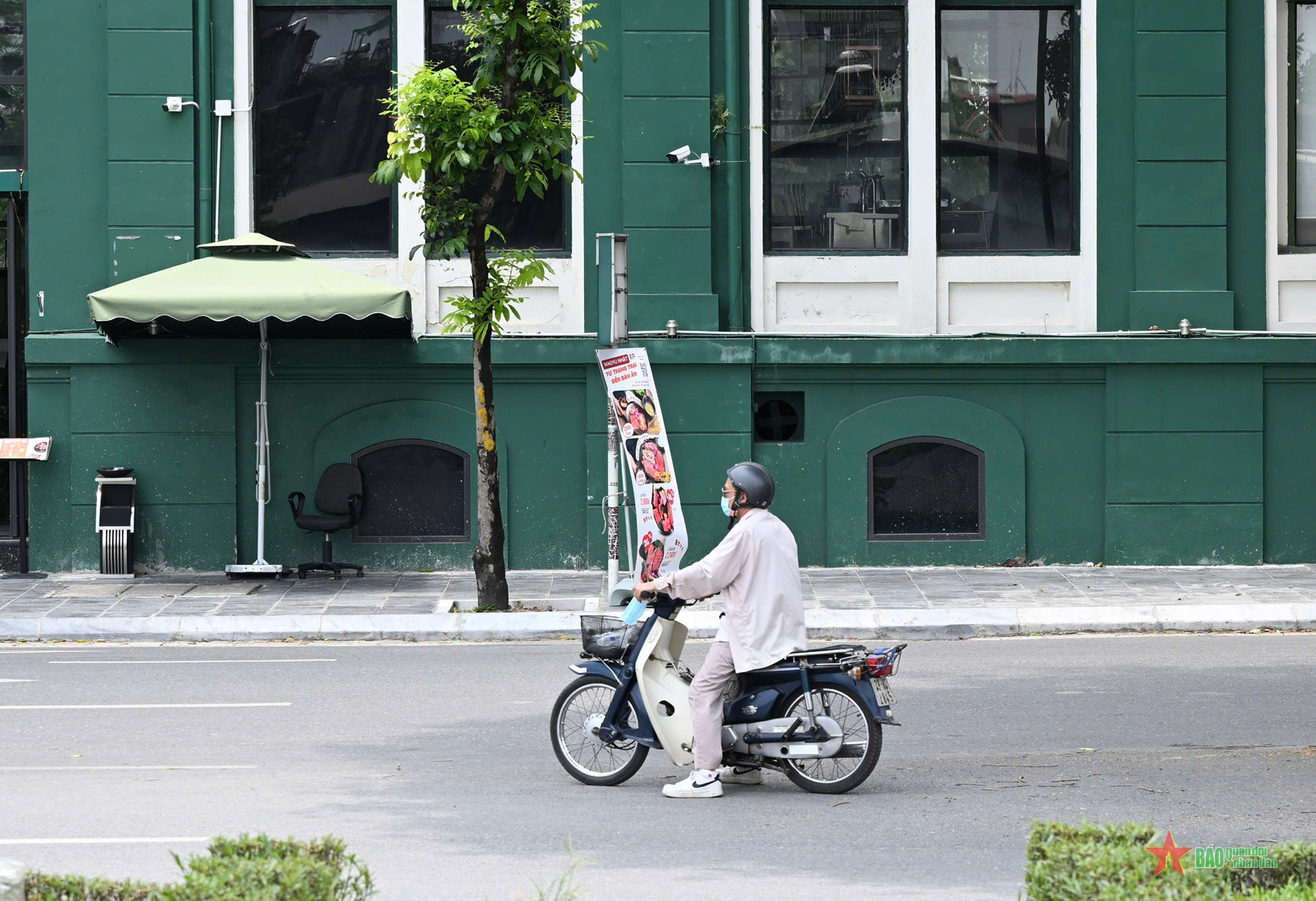 Mưu sinh dưới cái nóng oi ả của Thủ đô