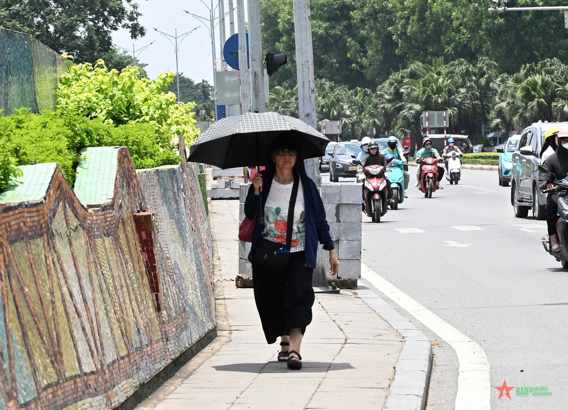 Mưu sinh dưới cái nóng oi ả của Thủ đô