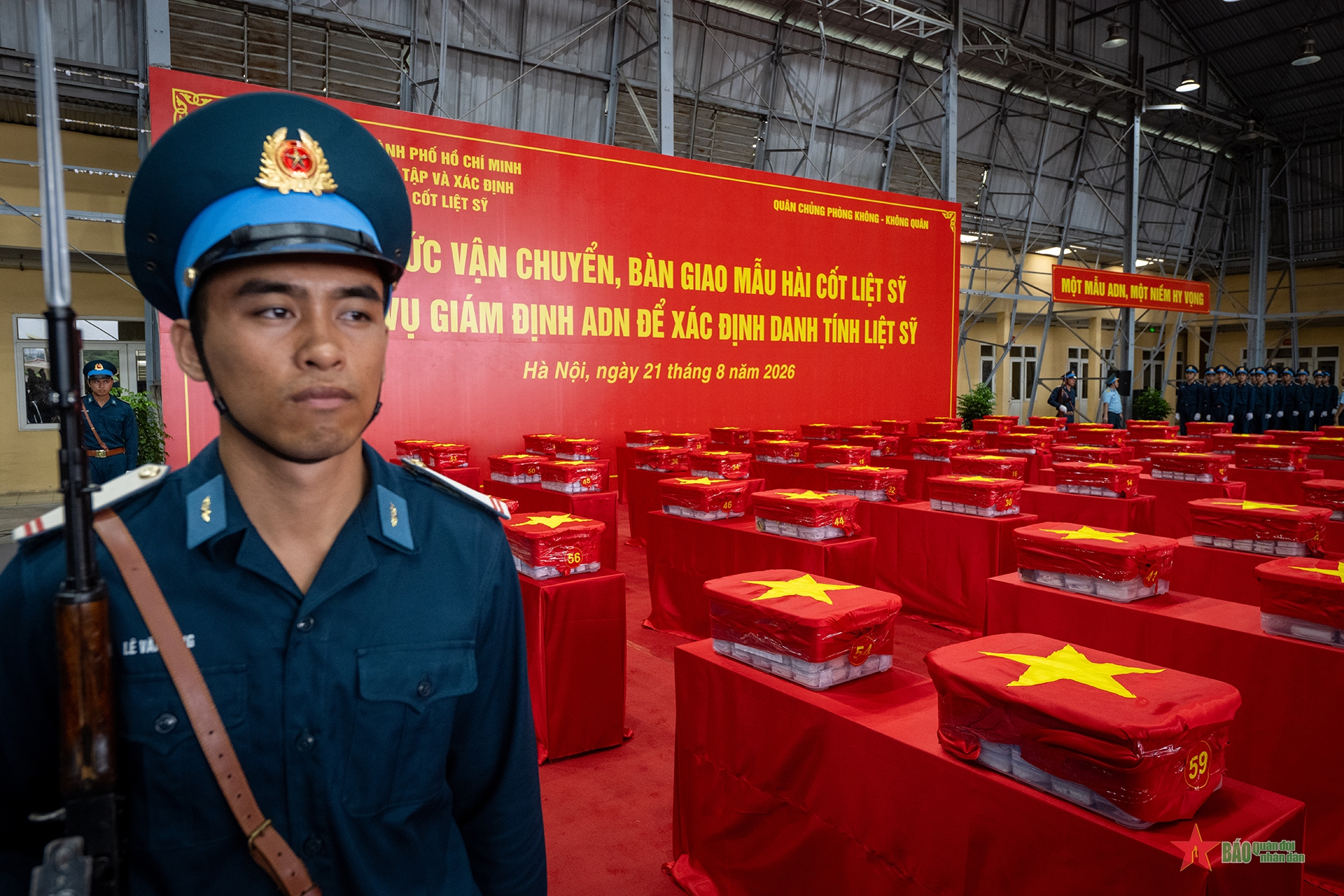 Chuyến bay mang theo ký ức những mùa hoa lửa