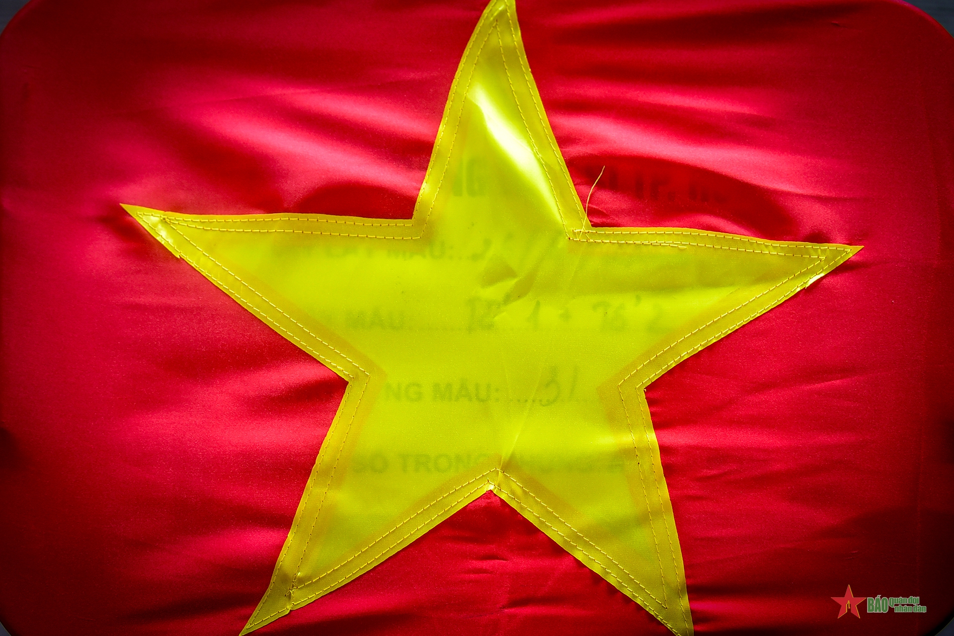 Chuyến bay mang theo ký ức những mùa hoa lửa